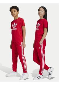 Adidas - adidas Spodnie dresowe adicolor SST IX7631 Czerwony Regular Fit. Kolor: czerwony. Materiał: syntetyk