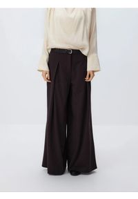Reserved - Spodnie z szerokimi nogawkami - ciemnobrązowy. Kolor: brązowy. Materiał: wiskoza, tkanina #1