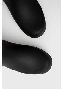 Karl Lagerfeld Kalosze KL47090.V00 damskie kolor czarny. Nosek buta: okrągły. Kolor: czarny. Materiał: guma. Wzór: aplikacja. Obcas: na platformie #3