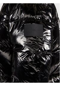 Calvin Klein Jeans Kurtka puchowa J30J321974 Czarny Regular Fit. Kolor: czarny. Materiał: syntetyk