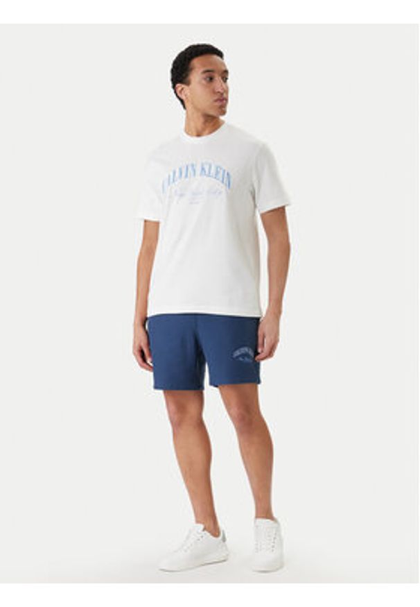 Calvin Klein Jeans T-Shirt LV04RF820G Biały Regular Fit. Kolor: biały. Materiał: bawełna