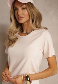 Renee - Jasnoróżowa Sukienka z Bawełny o T-shirtowym Fasonie Niliora. Okazja: na co dzień. Kolor: różowy. Materiał: bawełna. Typ sukienki: sportowe. Styl: sportowy, elegancki, casual