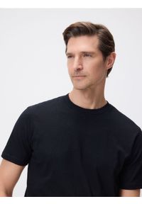 Reserved - T-shirt regular fit z lnem - czarny. Kolor: czarny. Materiał: len