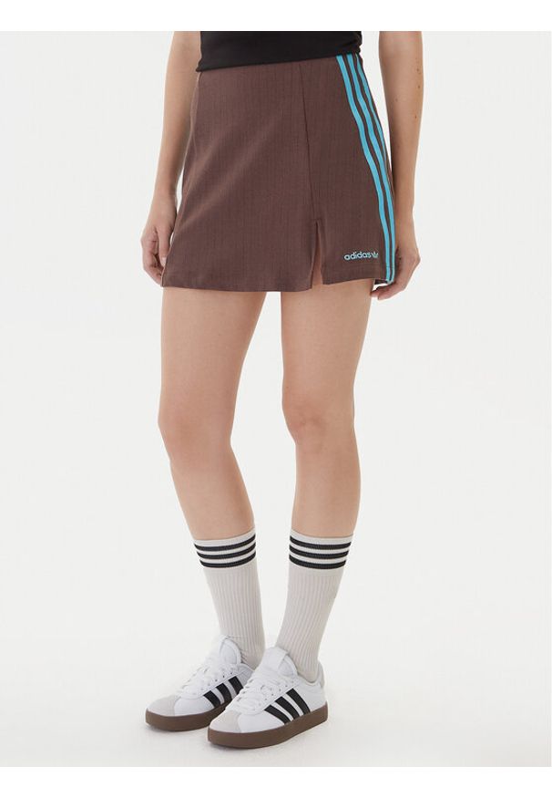 Adidas - adidas Spódnica mini JX5305 Brązowy Regular Fit. Kolor: brązowy. Materiał: syntetyk