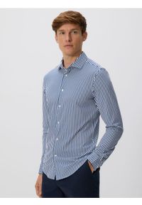 Reserved - Koszula slim fit - granatowy. Kolor: niebieski. Materiał: dzianina. Wzór: gładki