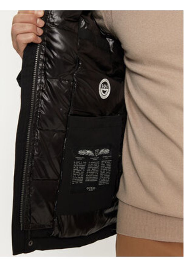 Guess Kurtka zimowa M4BL43 WGJR2 Czarny Regular Fit. Kolor: czarny. Materiał: syntetyk. Sezon: zima