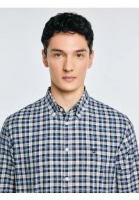 Big-Star - Koszula męska bawełniana w kratę granatowa Gibbineros 402. Typ kołnierza: kołnierzyk klasyczny. Kolor: niebieski. Materiał: bawełna. Wzór: haft, kratka, gładki. Styl: klasyczny #5