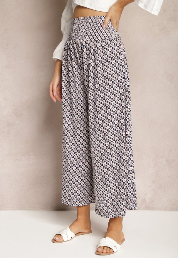 Renee - Granatowo-Białe Spodnie High Waist z Bawełny z Rozszerzanymi Nogawkami i Gumką Nereialla. Stan: podwyższony. Kolor: niebieski. Materiał: bawełna. Wzór: aplikacja