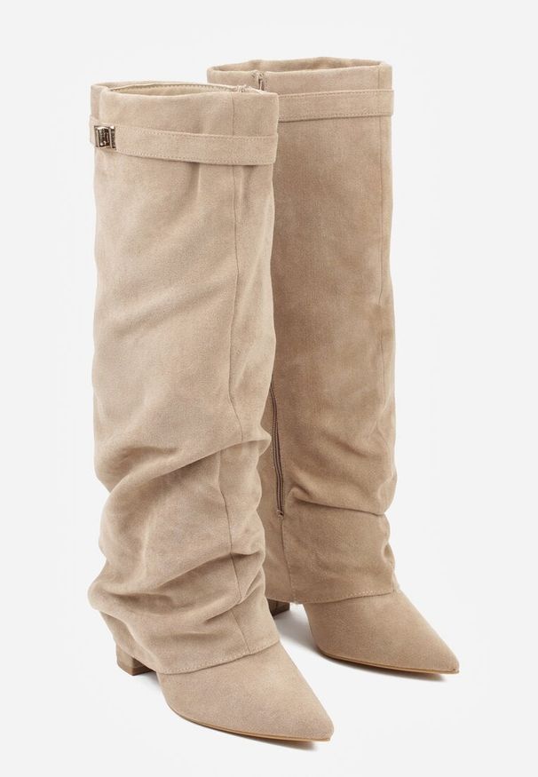 Renee - Ciemnobeżowe Marszczone Kozaki na Słupkowym Obcasie z Wywiniętą Cholewką Runella. Okazja: na imprezę, na co dzień. Kolor: beżowy. Materiał: skóra, jeans. Szerokość cholewki: normalna. Obcas: na obcasie. Styl: casual, elegancki. Wysokość obcasa: średni