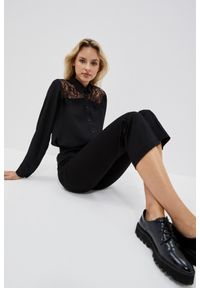 MOODO - Eleganckie spodnie z nogawkami o długości 7/8 czarne. Kolor: czarny. Materiał: wiskoza, elastan, poliester. Styl: elegancki