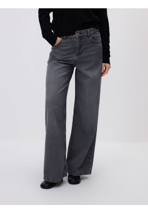 Reserved - Jeansy wide leg - szary. Kolor: szary