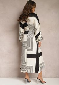 Renee - Czarna Kopertowa Sukienka Kimono Wiązana w Talii Ozdobiona Geometrycznym Wzorem Erostta. Kolor: czarny. Wzór: geometria, aplikacja. Typ sukienki: kopertowe