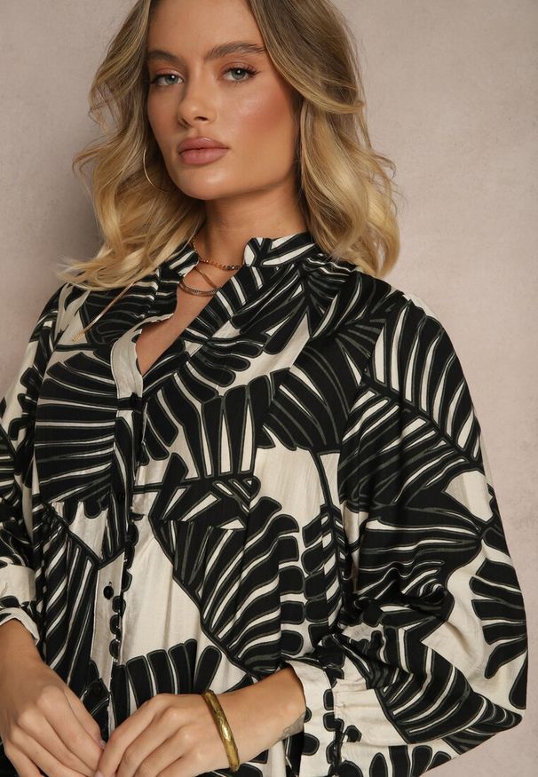 Renee - Czarna Rozkloszowana Sukienka z Wiskozy z Motywem Liści Wilvesia. Okazja: na co dzień. Typ kołnierza: dekolt w serek. Kolor: czarny. Materiał: wiskoza. Styl: klasyczny, elegancki, casual