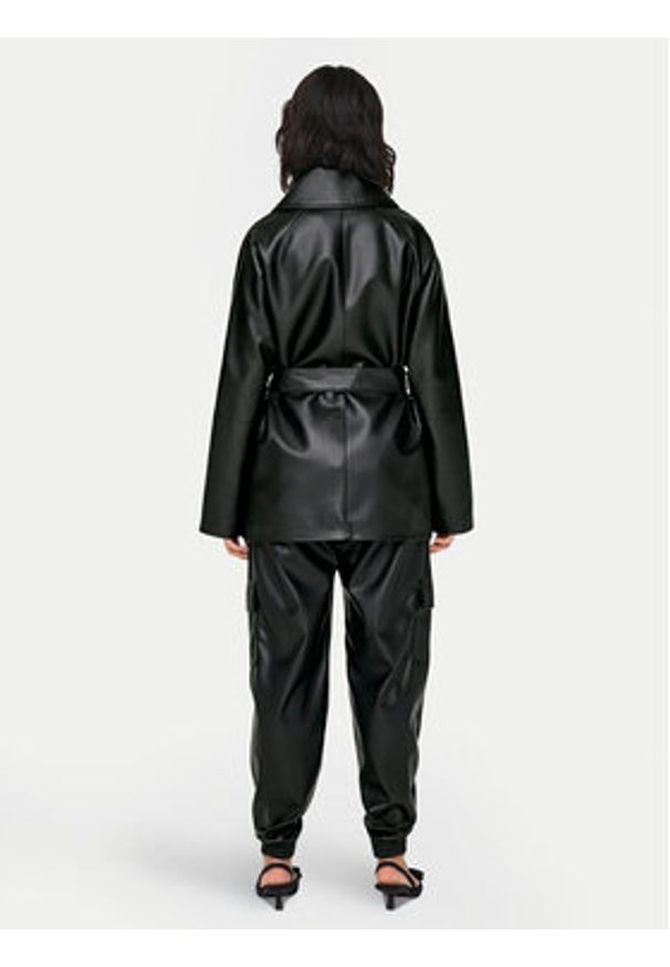 only - ONLY Kurtka z imitacji skóry ONLSOFIA 15322148 Czarny Short Fit. Kolor: czarny. Materiał: skóra, syntetyk