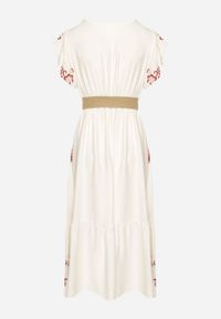 Born2be - Biało-Czerwona Wiskozowa Sukienka z Kopertowym Dekoltem i Paskiem Nilazea. Okazja: na co dzień. Kolor: biały. Materiał: wiskoza. Typ sukienki: kopertowe. Styl: boho, casual, elegancki #4