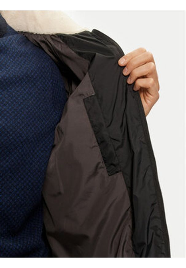 Tommy Jeans Kurtka zimowa Vail DM0DM20604 Czarny Regular Fit. Kolor: czarny. Materiał: syntetyk. Sezon: zima