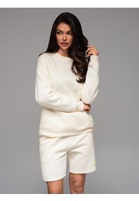 Ombre Clothing - Klasyczna bluza dresowa unisex z okrągłym dekoltem – kremowa V2 OU-SNBC-0104 - XL/XXL. Kolor: kremowy. Materiał: dresówka. Wzór: aplikacja. Styl: klasyczny #12