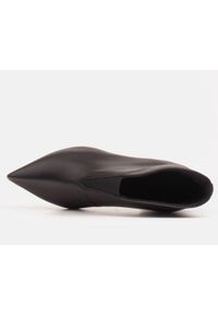 Marco Shoes Smukłe czarne botki 1460B ze skóry z gumą w cholewce. Kolor: czarny. Materiał: guma, skóra. Szerokość cholewki: normalna