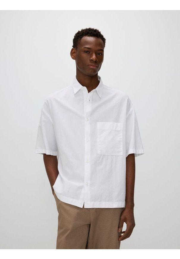 Reserved - Koszula boxy fit - biały. Kolor: biały. Materiał: bawełna, tkanina