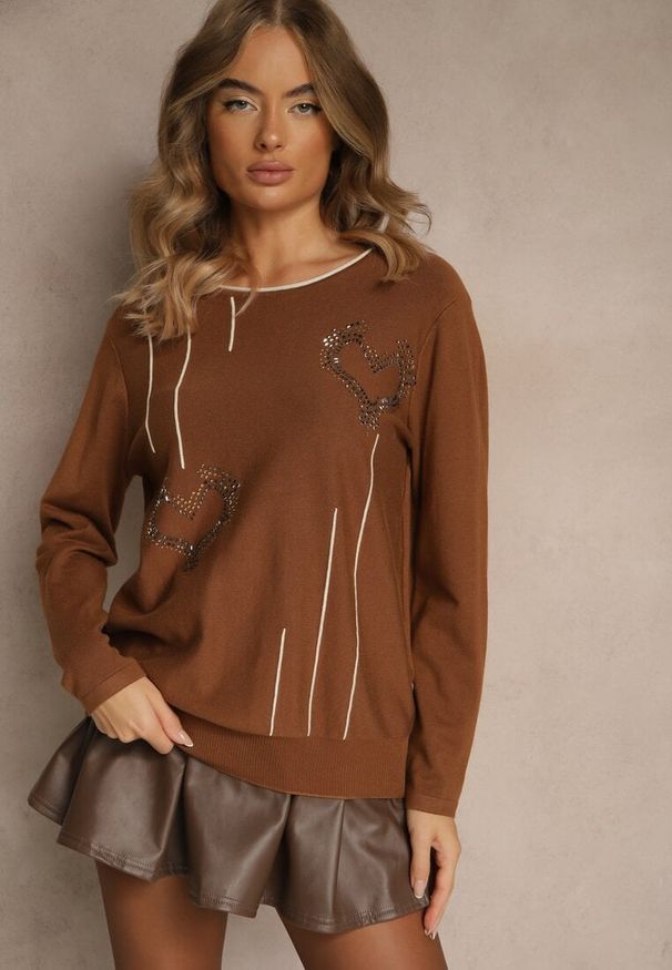 Renee - Brązowy Sweter z Cyrkoniowymi Sercami Unorevia. Kolor: brązowy. Materiał: jeans