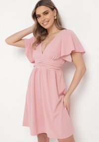 Born2be - Różowa Krótka Sukienka z Luźnym Rękawem i Gumką w Talii Bainasa. Kolor: różowy. Długość: mini #6