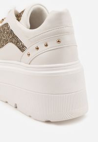 Born2be - Białe Sneakersy Vices na Grubej Podeszwie z Brokatem Sdivona. Okazja: na co dzień. Nosek buta: okrągły. Kolor: biały. Materiał: jeans. Wzór: aplikacja #3