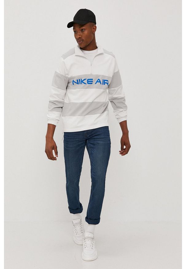 Nike Sportswear - Bluza bawełniana. Okazja: na co dzień. Kolor: biały. Materiał: bawełna. Długość: krótkie. Wzór: nadruk. Styl: casual
