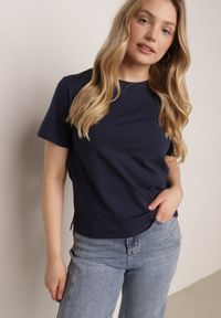 Born2be - Granatowy T-shirt z Bawełny z Dłuższym Tyłem i Rozcięciami po Bokach Cordalea. Okazja: na co dzień. Kolor: niebieski. Materiał: bawełna. Długość: długie. Styl: casual, elegancki #6