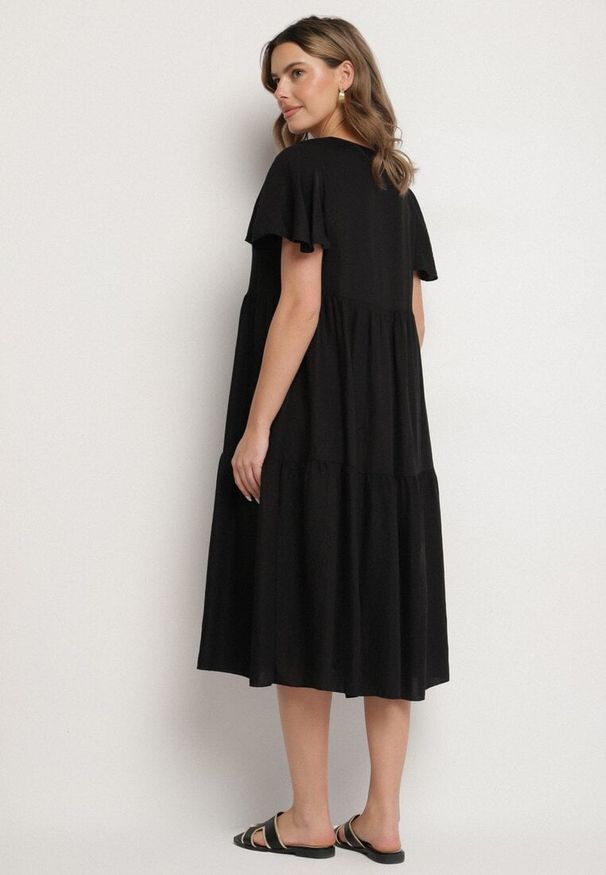 Born2be - Czarna Wiskozowa Sukienka Rozkloszowana z Dekoltem V Natilenia. Okazja: na co dzień. Kolor: czarny. Materiał: wiskoza. Styl: elegancki, casual, klasyczny