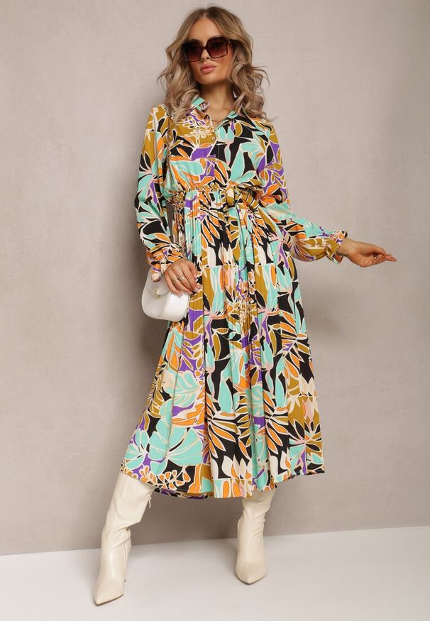 Renee - Zielona Plisowana Sukienka Maxi w Kwiaty z Wiązanym Paskiem Marleen. Kolor: zielony. Materiał: materiał. Wzór: kwiaty. Długość: maxi