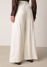 Born2be - Białe Szerokie Spodnie Wiskozowe w Garniturowym Stylu z Paskiem Qera. Okazja: na co dzień. Kolor: biały. Materiał: wiskoza. Styl: casual, elegancki, klasyczny #7