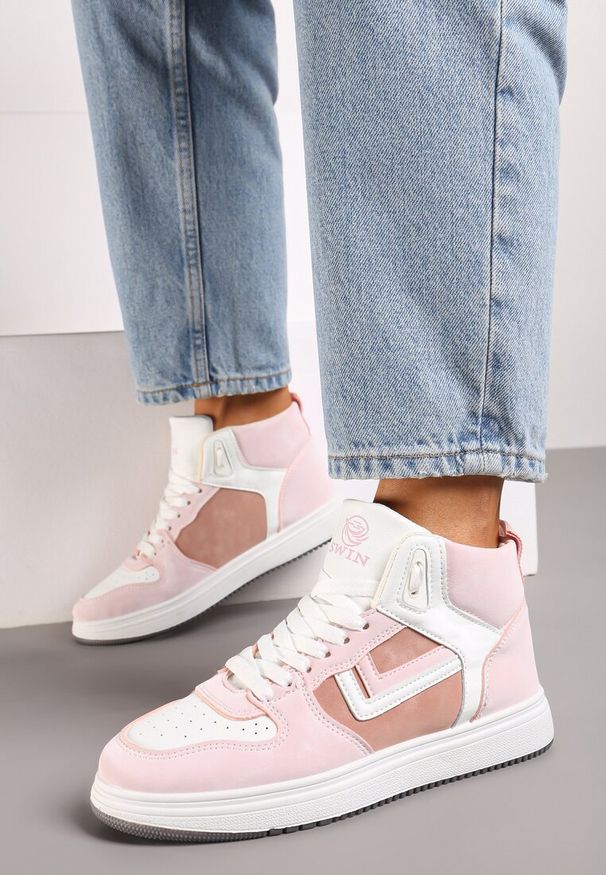 Born2be - Biało-Różowe Sneakersy Alcothee. Kolor: różowy. Materiał: jeans. Obcas: na obcasie. Wysokość obcasa: niski