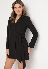 Born2be - Czarna Kopertowa Sukienka z Imitacją Kieszeni Talriti. Kolor: czarny. Typ sukienki: kopertowe. Styl: elegancki #3