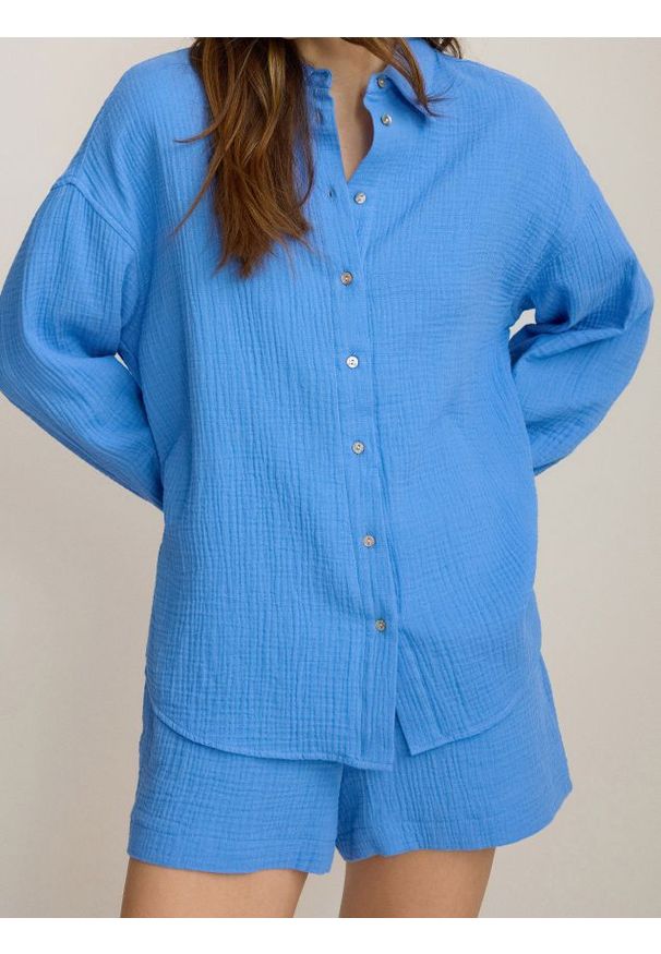 Reserved - Koszula oversize z bawełnianego muślinu - jasnoniebieski. Kolor: niebieski. Materiał: bawełna