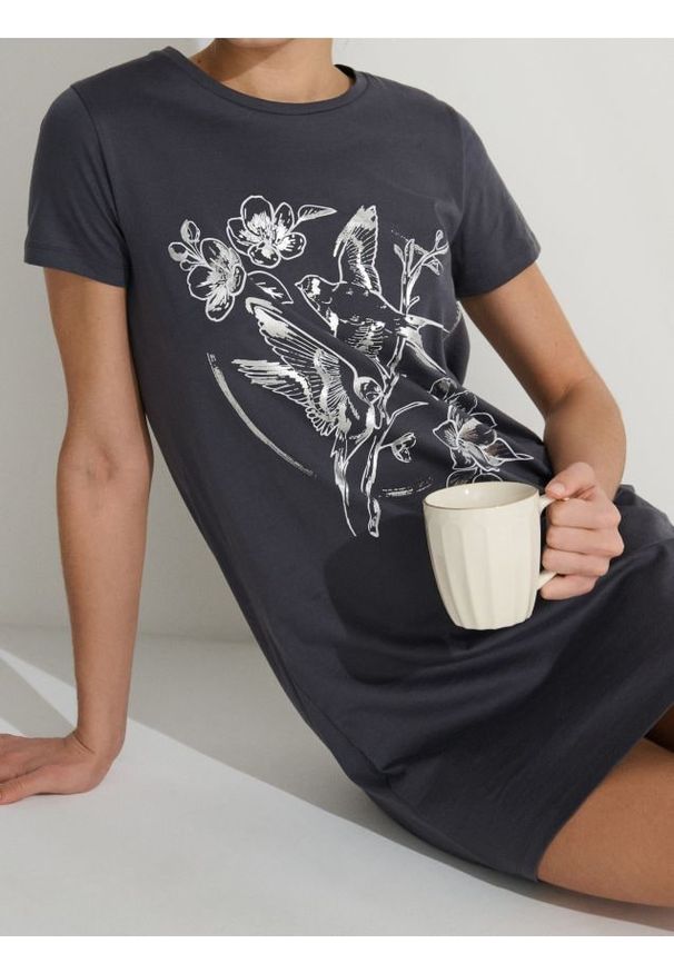 Sinsay - Bawełniana koszula nocna z nadrukiem - szary. Kolor: szary. Materiał: bawełna. Wzór: nadruk