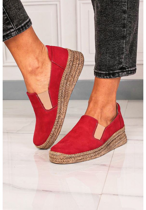 Casu - Czerwone półbuty z gumką slip on na koturnie polska skóra casu 0575. Zapięcie: bez zapięcia. Kolor: czerwony. Materiał: skóra. Obcas: na koturnie