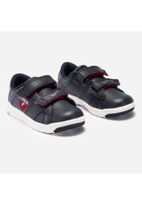 Buty sportowe Sneakersy chłopięce, Joma W.Play Jr 21 WPLAYW. Zapięcie: rzepy. Kolor: czerwony, wielokolorowy, niebieski. Materiał: materiał, skóra, syntetyk. Szerokość cholewki: normalna. Sport: turystyka piesza