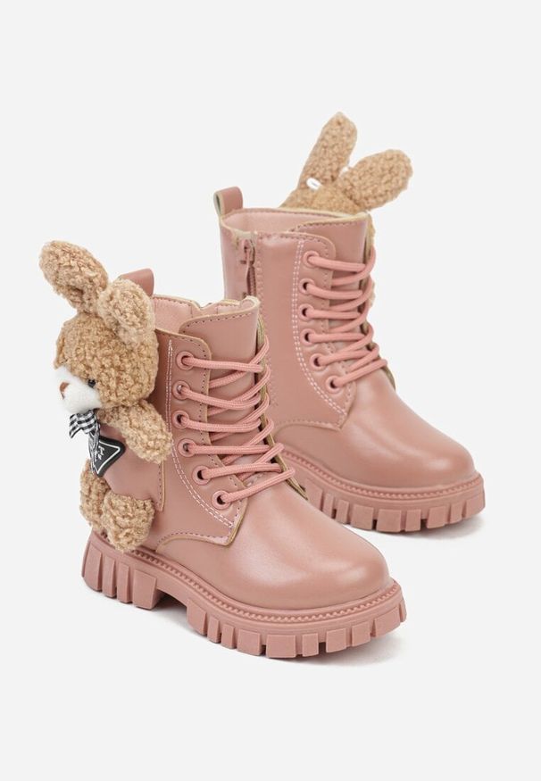 Born2be - Różowe Botki Typu Workery z Królikiem 3D Zozrise. Okazja: na co dzień. Kolor: różowy. Materiał: jeans. Styl: casual