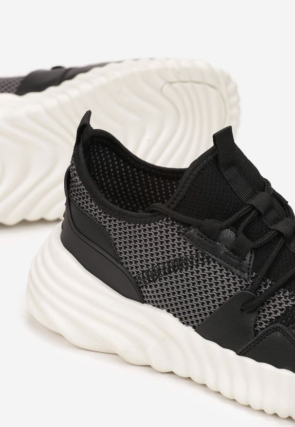 Renee - Czarne Sneakersy Sznurowane na Grubej Podeszwie Stephenie. Wysokość cholewki: przed kostkę. Kolor: czarny. Materiał: materiał. Szerokość cholewki: normalna