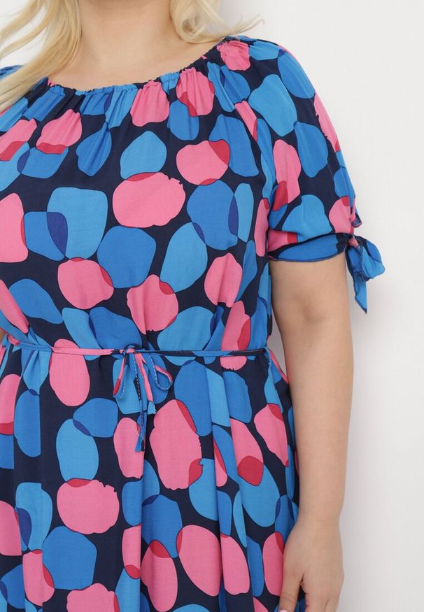 Born2be - Niebieska Trapezowa Sukienka Bawełniana z Elastycznym Dekoltem i Sznurkiem w Talii Eeraphina. Kolor: niebieski. Materiał: bawełna. Typ sukienki: trapezowe. Styl: elegancki, rockowy, wizytowy