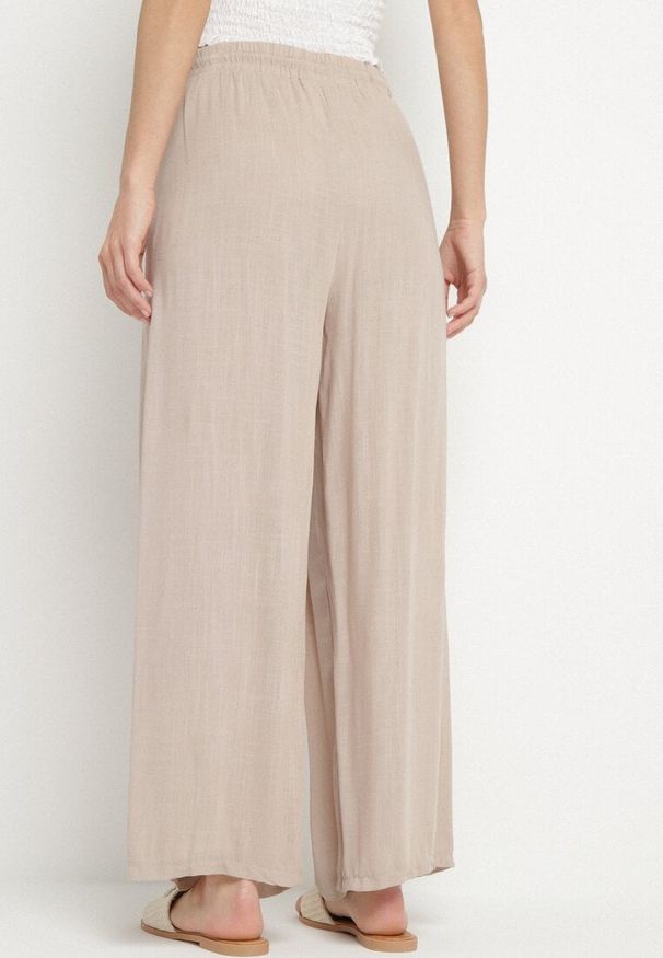 Born2be - Ciemnobeżowe Spodnie Bawełniane Szerokie z Gumką w Pasie Efranica. Okazja: na co dzień. Kolor: beżowy. Materiał: bawełna. Styl: casual, elegancki