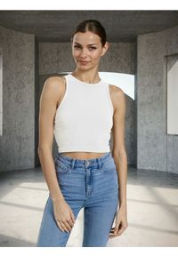 Sinsay - Crop top bez rękawów - biały. Kolor: biały. Długość rękawa: bez rękawów