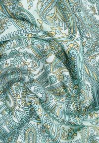 Born2be - Zielona Rozkloszowana Kopertowa Sukienka z Bawełny o Wzorze Paisley z Gumką w Talii Zonne. Okazja: na co dzień. Typ kołnierza: dekolt w kształcie V, dekolt kopertowy. Kolor: zielony. Materiał: bawełna. Długość rękawa: krótki rękaw. Wzór: paisley. Typ sukienki: kopertowe. Styl: casual, elegancki, klasyczny #2