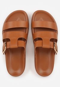 Born2be - Brązowe Klapki na Płaskiej Podeszwie z Paskiem z Klamerką Ylindra. Okazja: na co dzień, na randkę. Kolor: brązowy. Materiał: jeans. Obcas: na płaskiej podeszwie. Styl: casual, elegancki #3