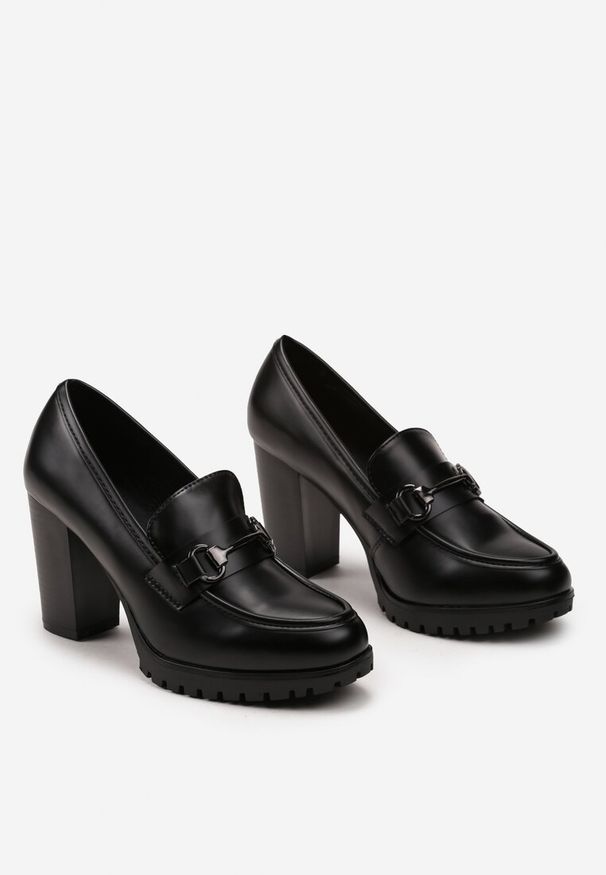 Renee - Czarne Eleganckie Półbuty na Obcasie z Platformą Ozdobione Klamrą Paivessa. Zapięcie: klamry. Kolor: czarny. Wzór: aplikacja. Obcas: na obcasie. Styl: elegancki. Wysokość obcasa: średni