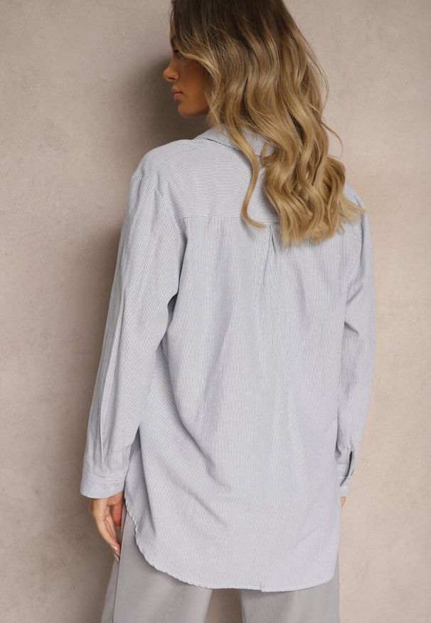 Renee - Granatowo-Biała Koszula Klasyczna w Delikatne Paseczki Arffia. Okazja: na spotkanie biznesowe. Kolor: niebieski. Materiał: jeans. Długość rękawa: długi rękaw. Długość: długie. Wzór: paski. Styl: klasyczny