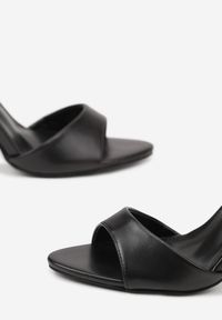 Renee - Czarne Sandały na Transparentnym Obcasie Typu Szpilka Zemeli. Okazja: na co dzień. Kolor: czarny. Materiał: jeans. Obcas: na obcasie. Styl: klasyczny, casual. Wysokość obcasa: średni