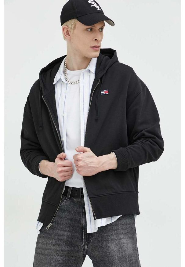 Tommy Jeans bluza bawełniana męska kolor czarny z kapturem gładka. Typ kołnierza: kaptur. Kolor: czarny. Materiał: bawełna. Wzór: gładki
