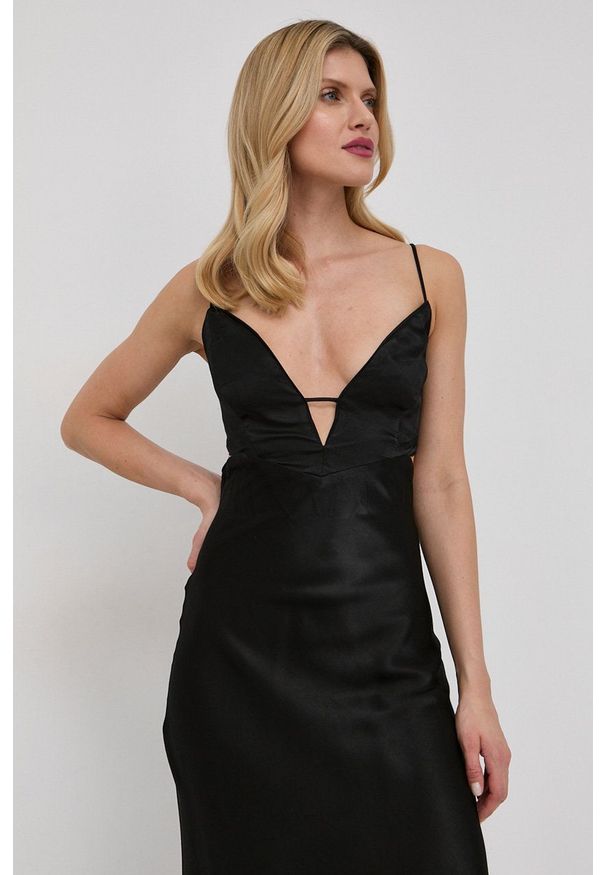 BARDOT - Bardot Sukienka kolor czarny maxi prosta. Kolor: czarny. Materiał: tkanina. Długość rękawa: na ramiączkach. Typ sukienki: proste. Długość: maxi