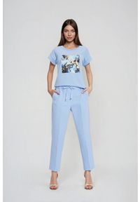 MOODO - Spodnie z nogawkami w kant błękitne. Kolor: niebieski. Materiał: poliester, bawełna, elastan #1